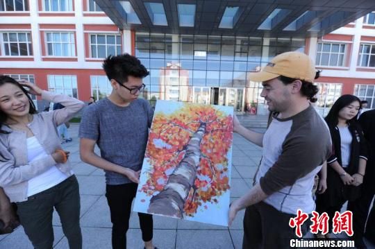 黑龙江高校中国学生为外国教师庆祝教师节