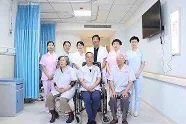 哈医大一院三亚医院成功为三位老人实施眼科手